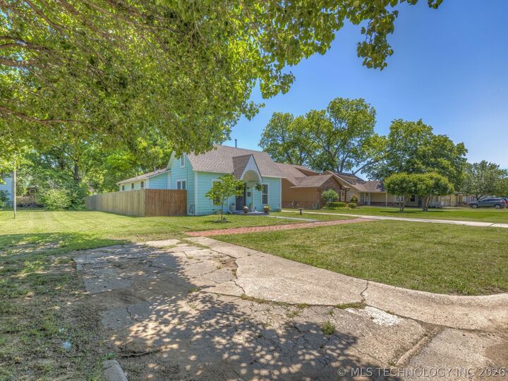 Property Photo:  514 S Seneca Avenue  OK 74003 