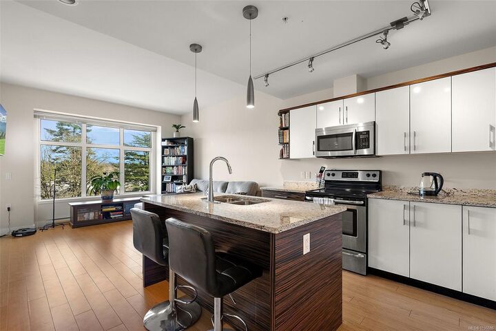Property Photo:  4040 Borden St 405  BC V8X 2E9 