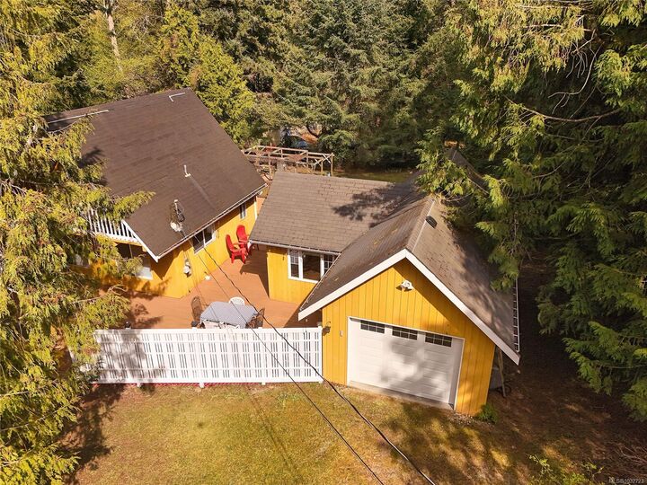 Property Photo:  552 Club Cres  BC V0N 2J1 