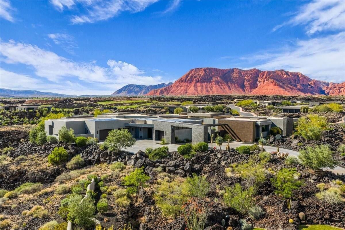 Property Photo: 2515 N Tacheene Dr UT 84770