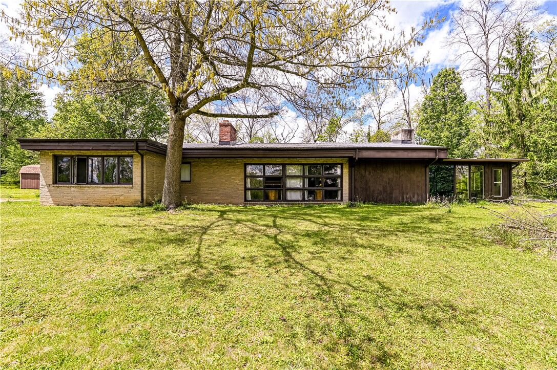 Property Photo: 324 Fenfield Dr PA 15650
