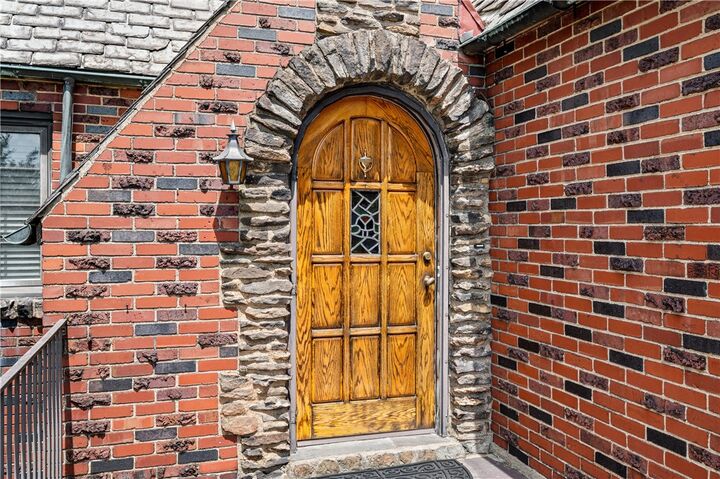 Property Photo:  331 Jefferson Drive  PA 15228 