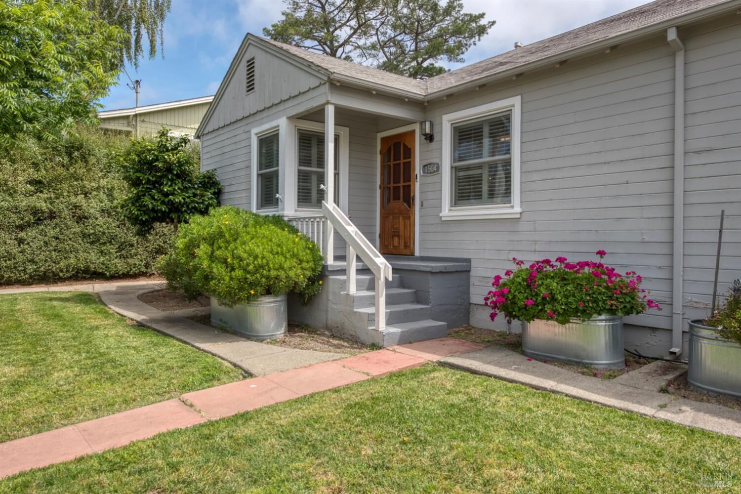 Property Photo: 1504 Meek Avenue CA 94559