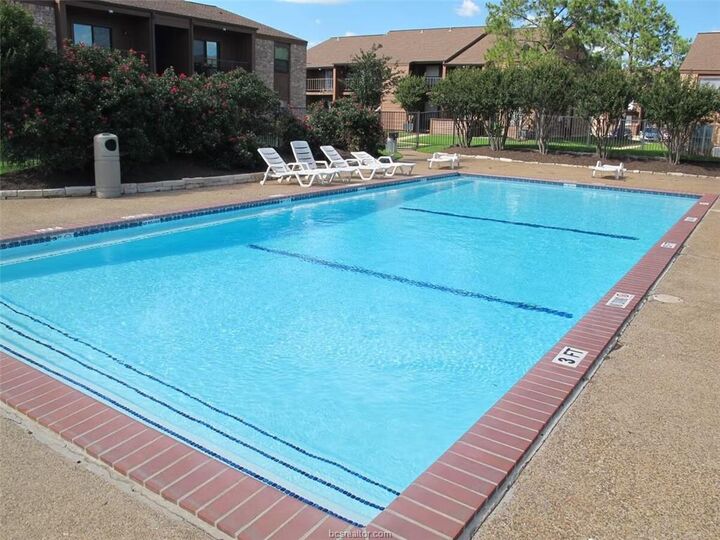 Property Photo: 904 University Oaks Boulevard 101 TX 77840