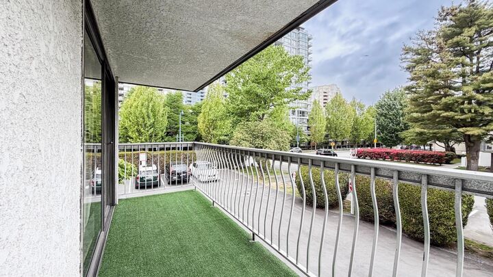 Property Photo: 6380 Buswell Street 102 BC V6Y 2G2