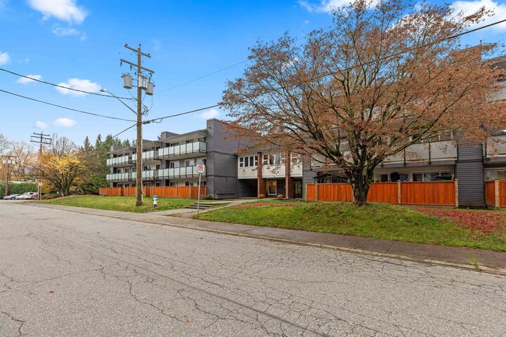 Property Photo: 33400 Bourquin Place 317 BC V2S 5G3