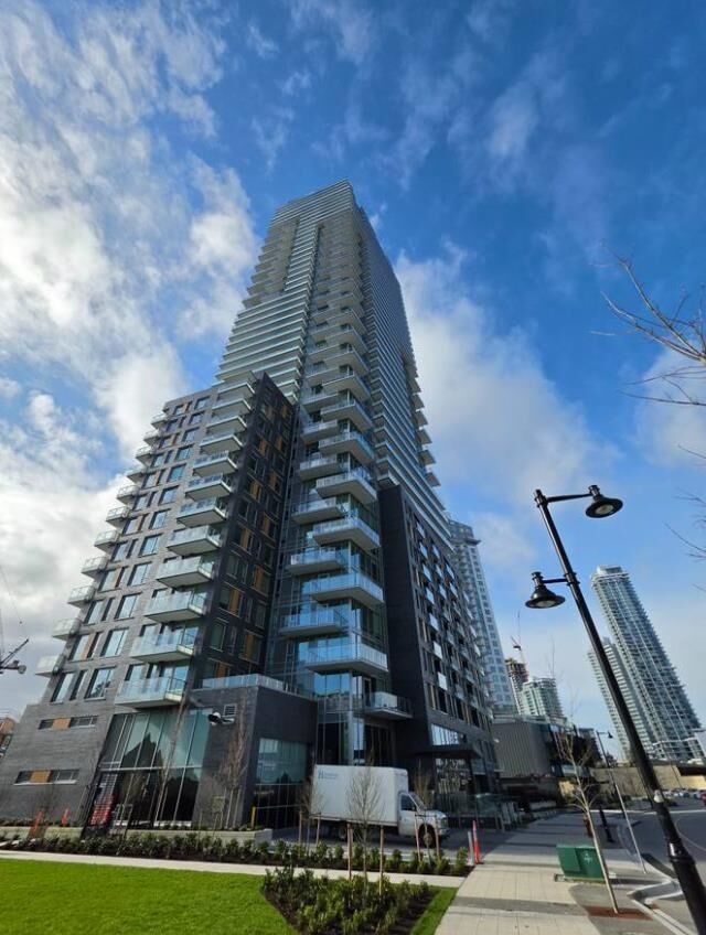 Property Photo:  567 Emerson Street 1807  BC V7R 0A5 