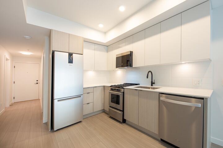 Property Photo: 2277 Hawthorne Avenue 102 BC V3C 1W7