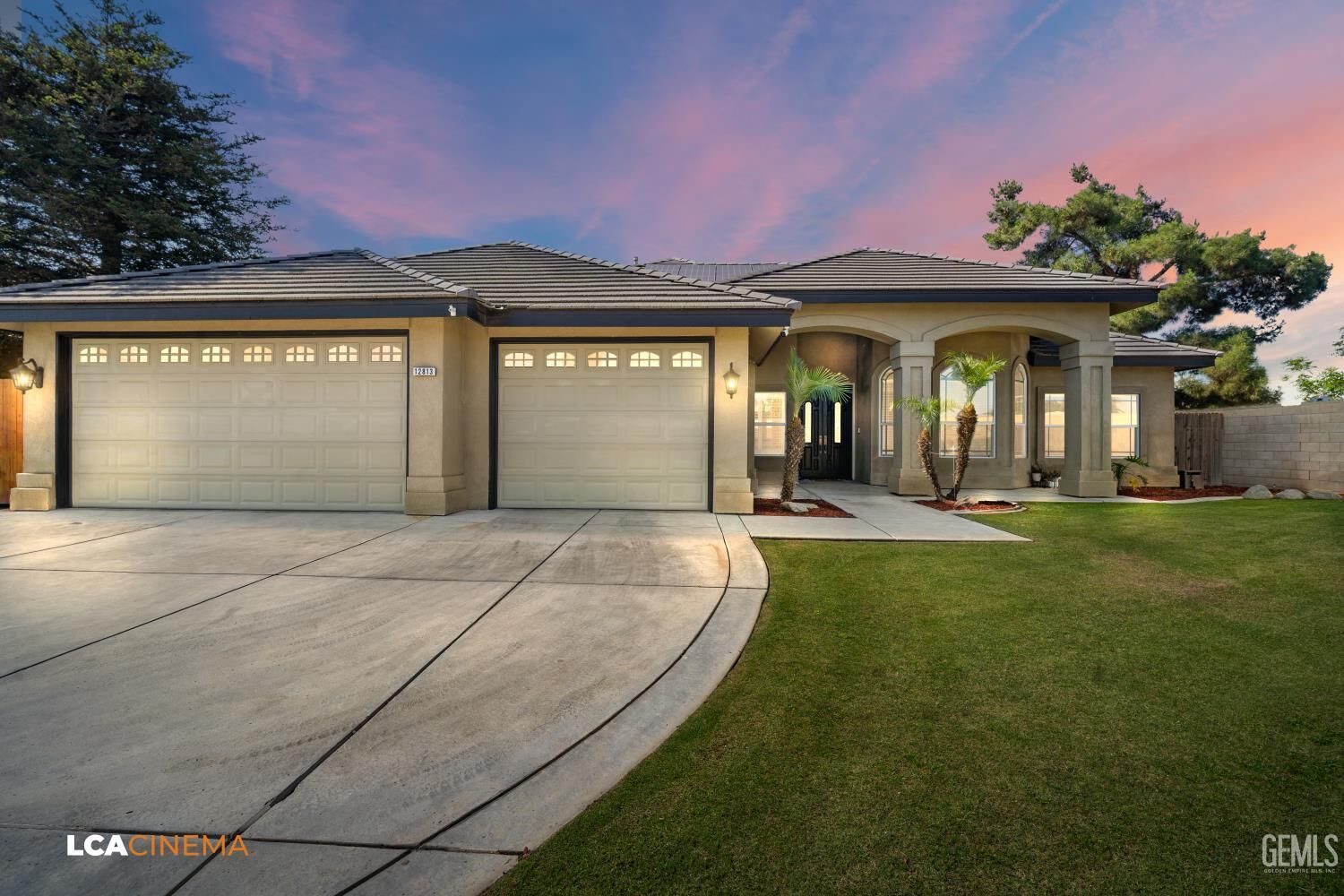 Property Photo:  12813 Hawaii Lane  CA 93312 
