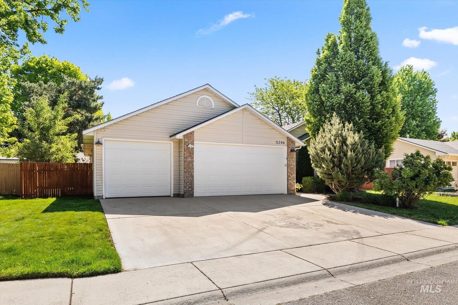 Property Photo:  5246 N Hertford Way  ID 83714 