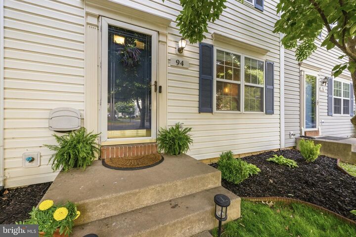 Property Photo: 94 Dorset Lane VA 20186