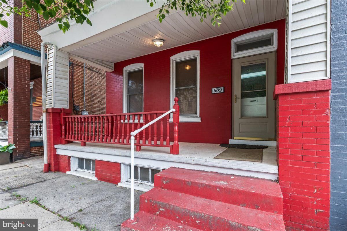 Property Photo: 609 E Chestnut Street PA 17603