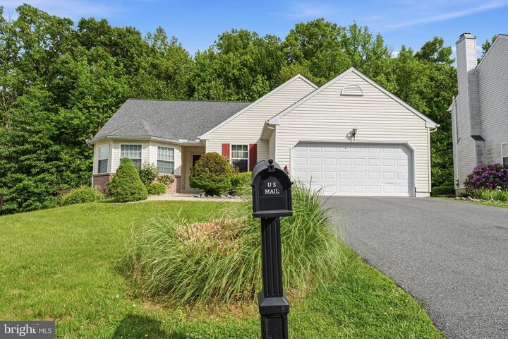 Property Photo: 279 E Flagstone Drive DE 19702