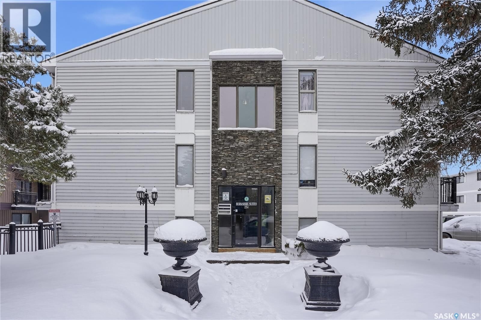 Property Photo:  106 254 Pinehouse Place  SK S7K 4X1 