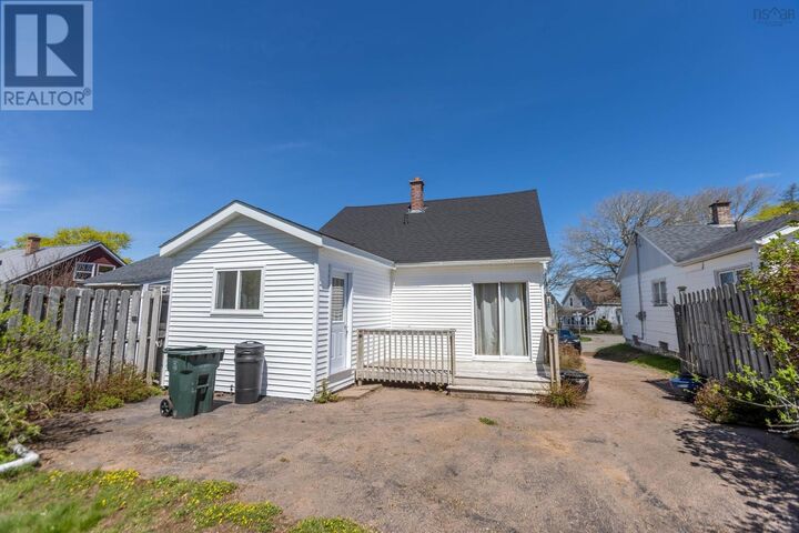 Property Photo:  35 East Pleasant Street  NS B4H 1M6 