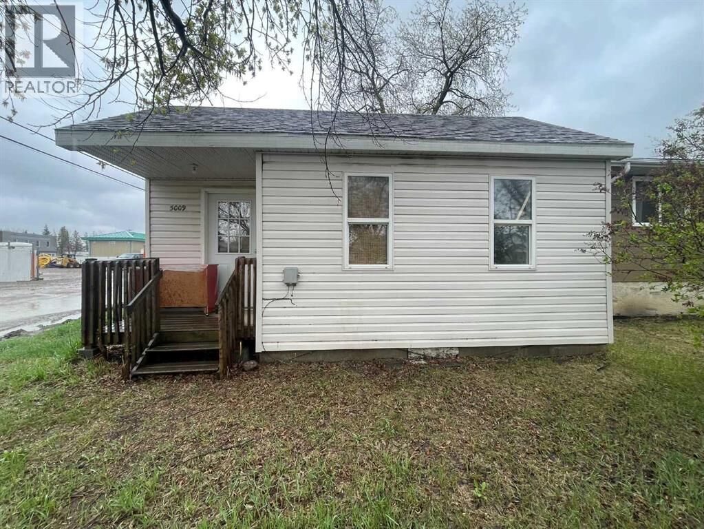 Property Photo:  5009 54A Street  AB T9V 0S2 