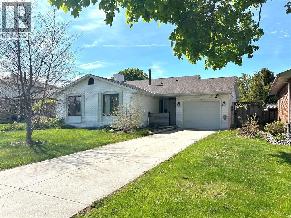 Property Photo:  25 Durco Avenue  ON N7S 4N3 