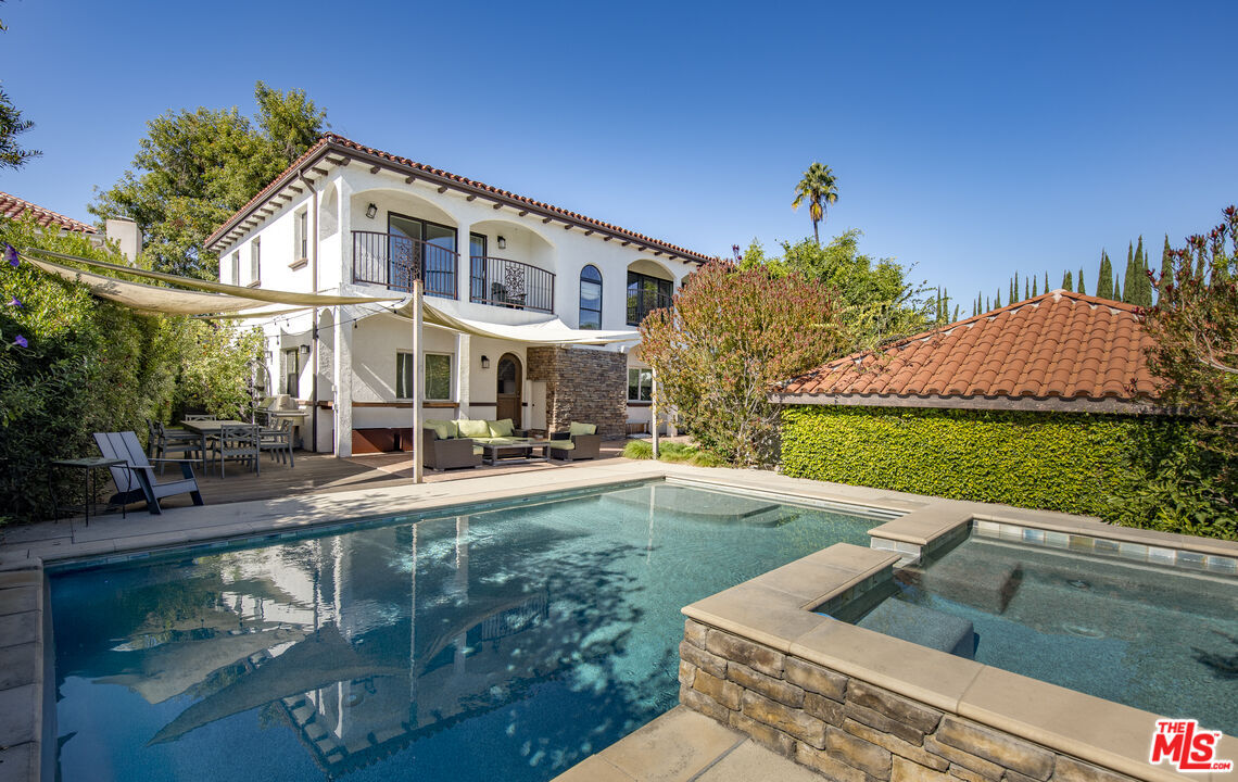 Property Photo: 1000 S Citrus Ave CA 90019