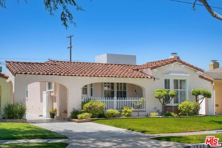 Property Photo:  7905 West Blvd  CA 90305 