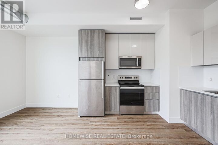 Property Photo:  3020 Dundas Street West 204  ON M6P 1Z3 
