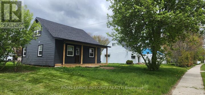 Property Photo:  17 Roosevelt Drive  ON K7A 3J7 