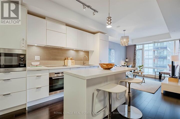 Property Photo:  21 Widmer Street 2307  ON M5V 2E8 
