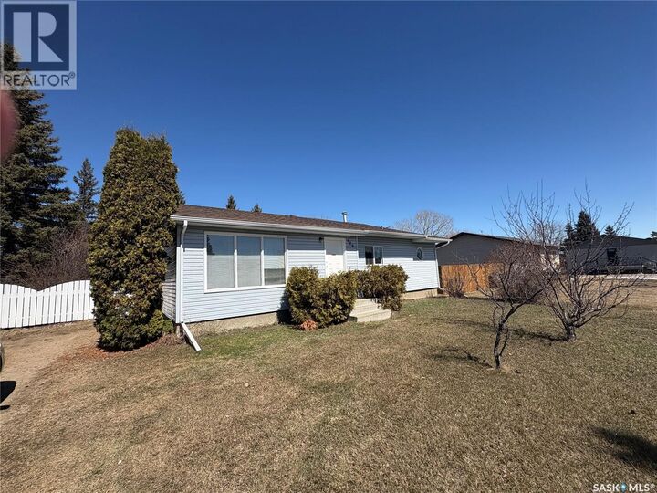 Property Photo:  609 2nd Street S  SK S0K 0A2 