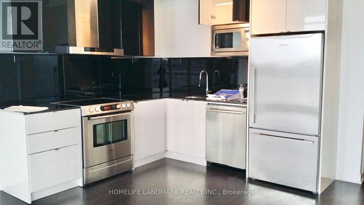 Property Photo:  121 McMahon Drive 1901  ON M2K 0C1 