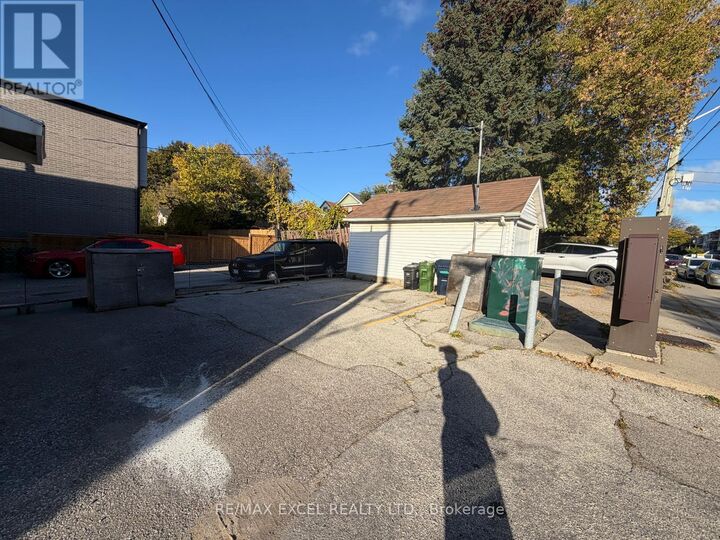 Property Photo:  515 Warden Avenue #Upper  ON M1L 3Z2 