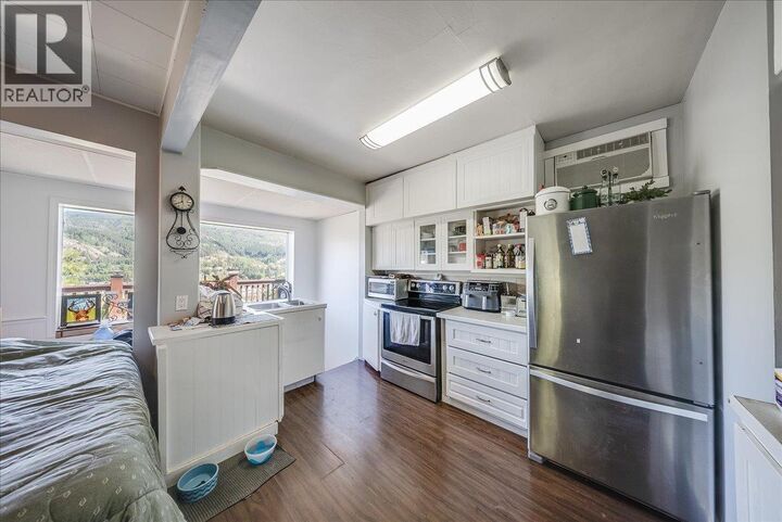 Property Photo:  2139 Daniel Street  BC V1R 4H1 