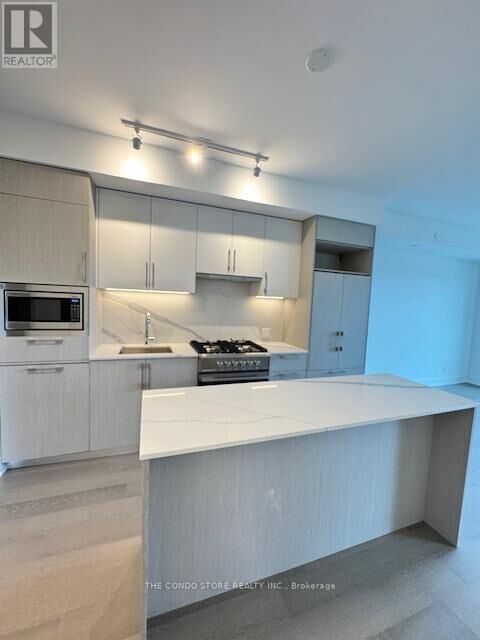 Property Photo:  8 Manor Road West 503  ON M4S 0E6 