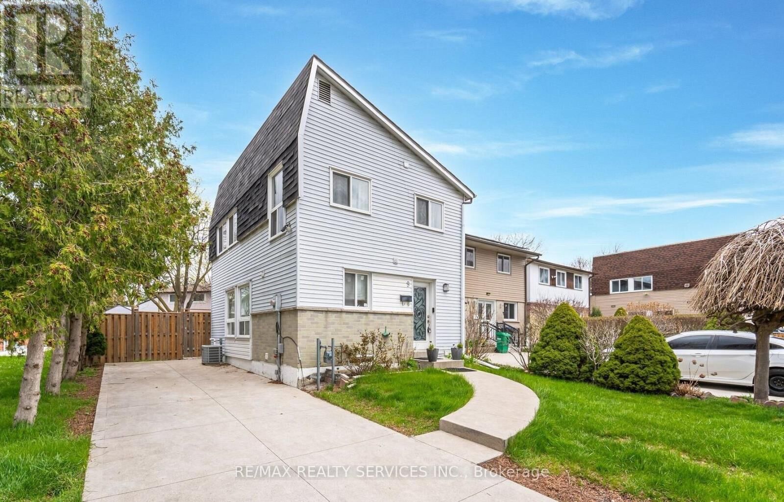 Property Photo:  9 Hawkins Court  ON L6S 2N7 