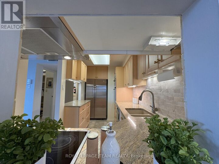Property Photo:  470 Laurier Avenue 1908  ON K1R 7W9 