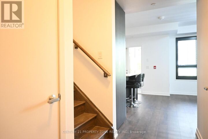 Property Photo:  2530 Eglinton Avenue West 114  ON L5M 0Z5 