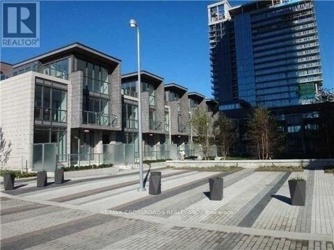 Property Photo:  121 McMahon Drive 2715  ON M2K 0C1 