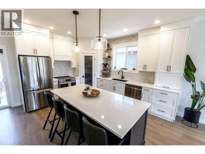 Property Photo:  2656 Rosewood Avenue  BC V2B 0C4 