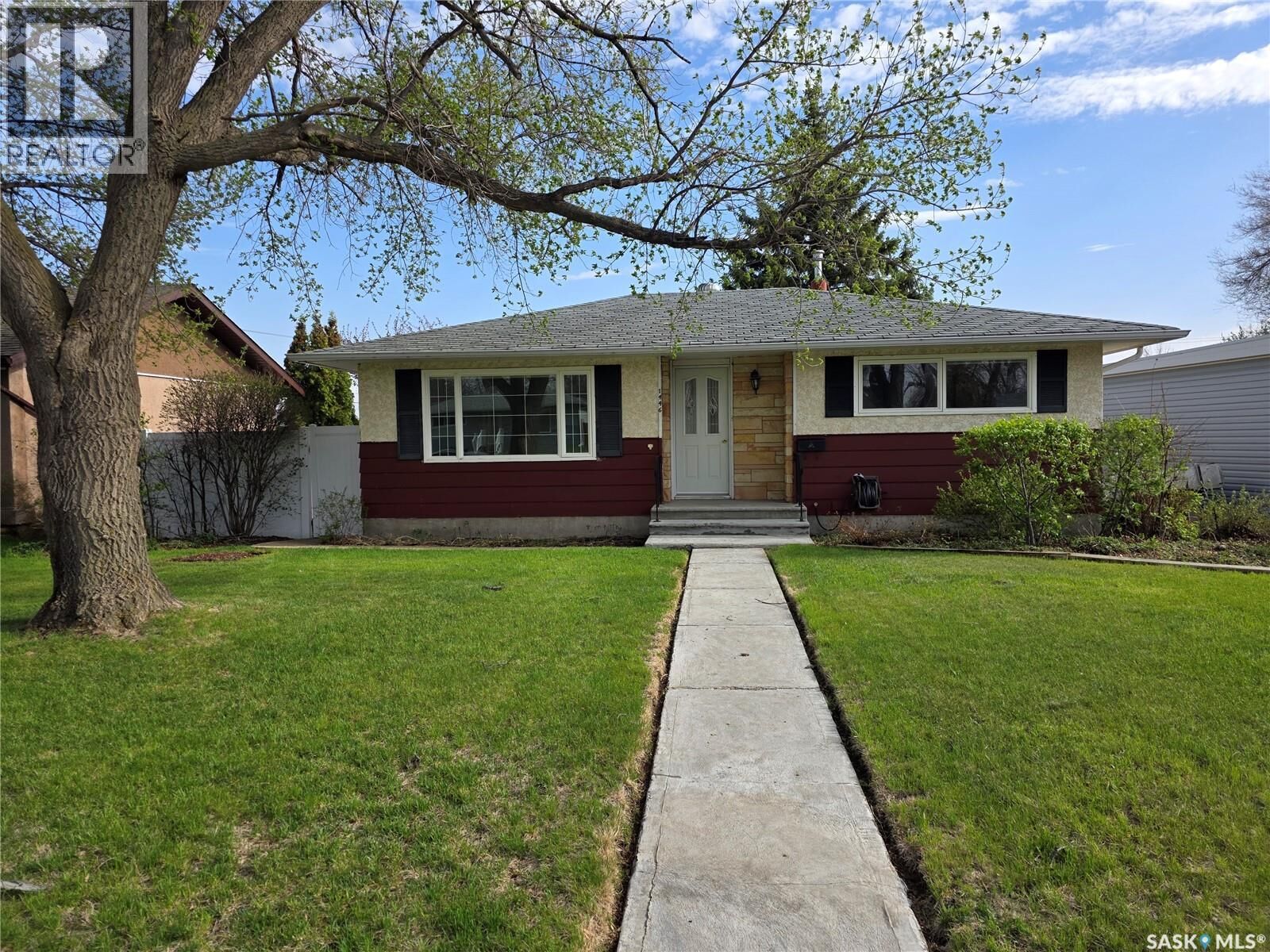Property Photo: 1446 Taylor Drive SK S9H 1M9