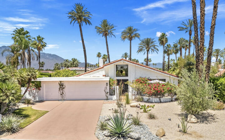 Property Photo: 4 Lincoln Place CA 92270