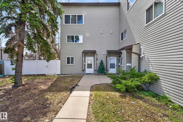 Property Photo:  26E Meadowlark Village NW  AB T5R 5X4 