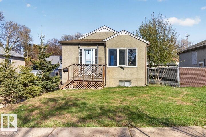 Property Photo:  11813 39 Street NW  AB T5W 2J4 