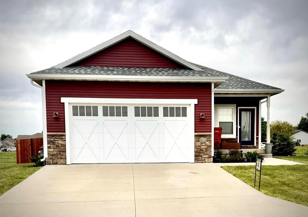 Property Photo: 905 Lewis Dr IA 50595