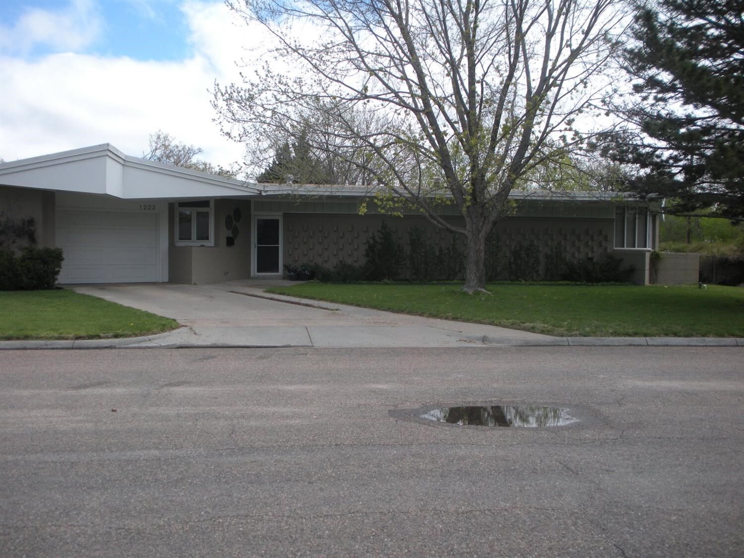 Property Photo: 1222 N Belmont Place KS 67846