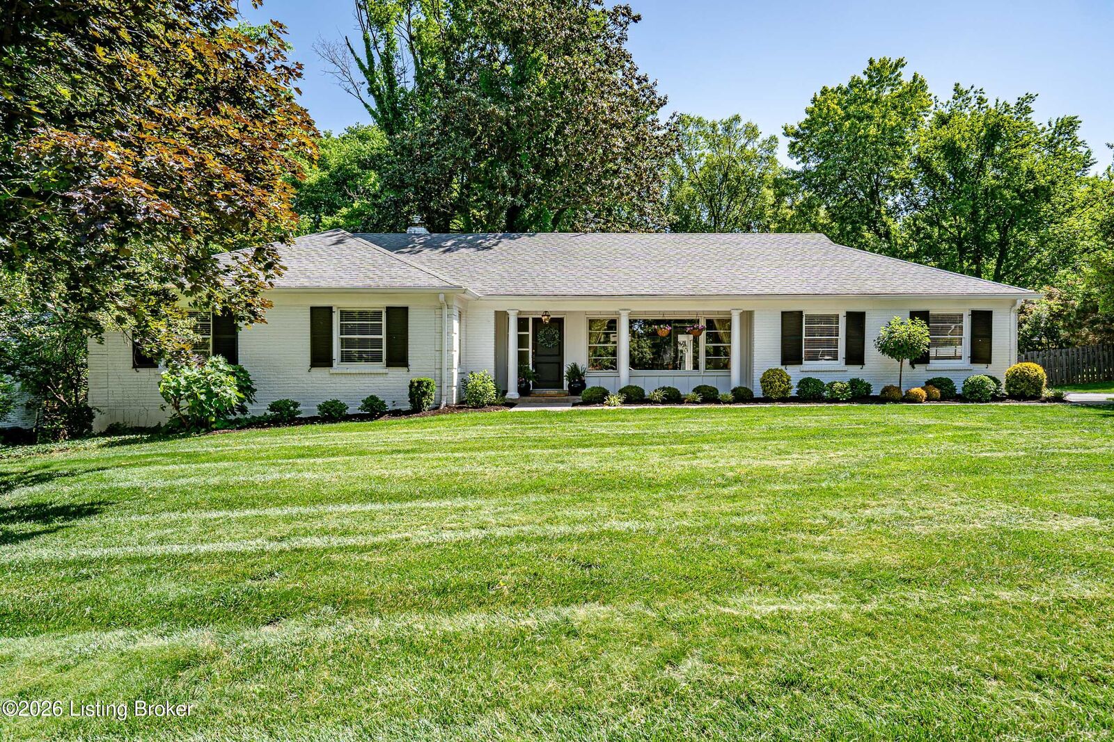 Property Photo:  223 Blankenbaker Ln  KY 40207 