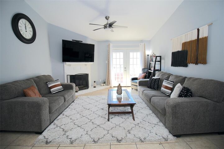 Property Photo: 9707 Richmond Avenue 104 TX 77042