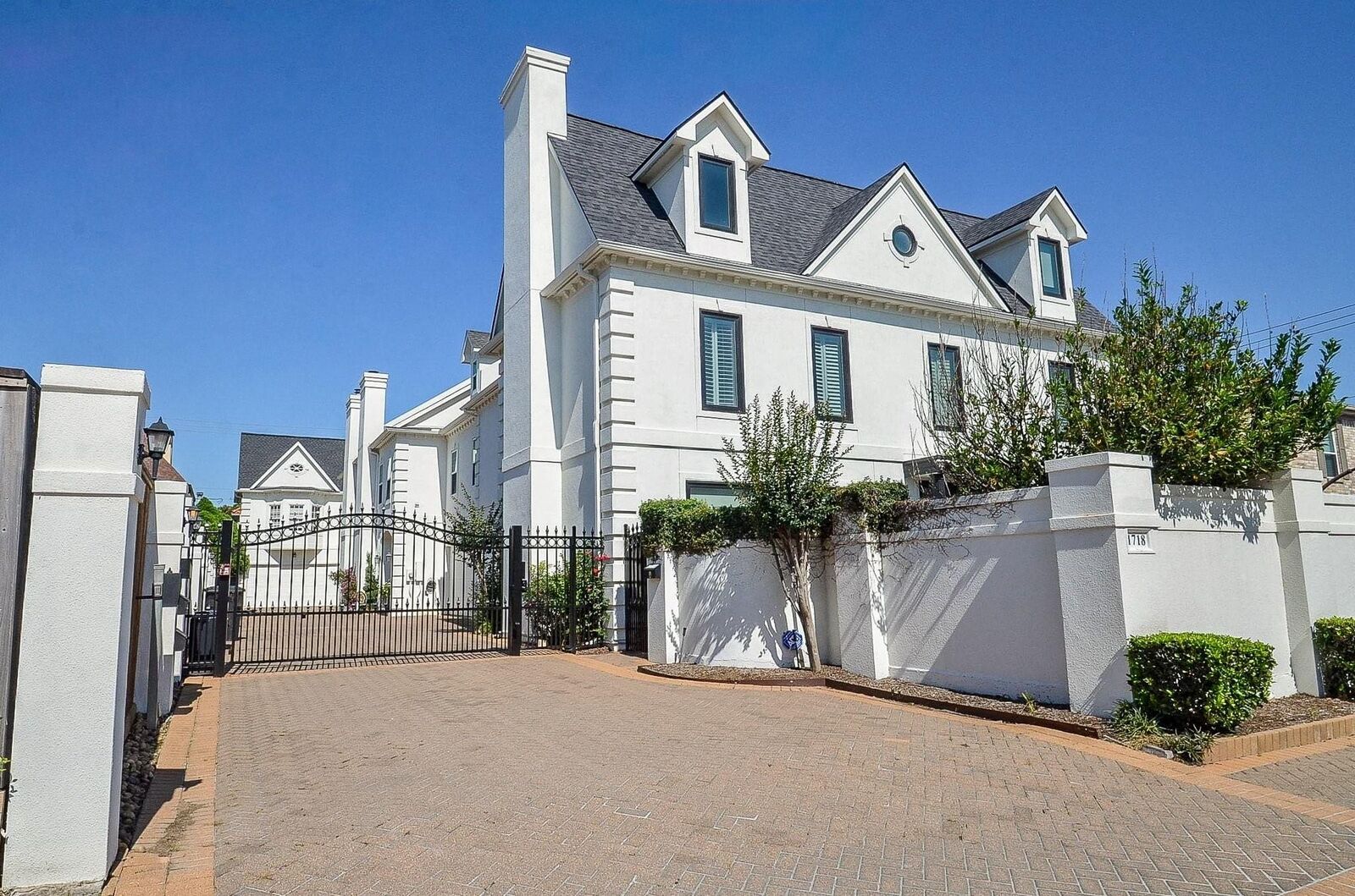Property Photo:  1718 Nantucket Drive C  TX 77057 