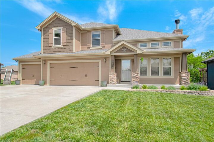 Property Photo:  1902 NE 197th Court  MO 64089 