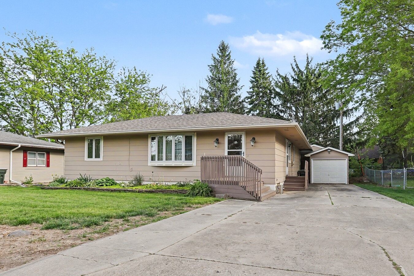 Property Photo:  507 E Lincoln Street  IA 50170 