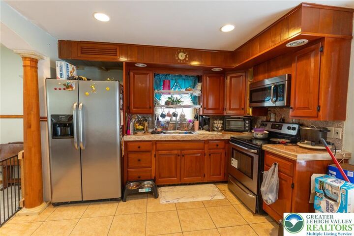 Property Photo:  852 N Irving Street  PA 18109 