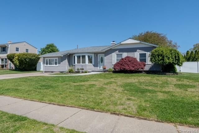 Property Photo:  41 Jenny Lane  NY 11742 