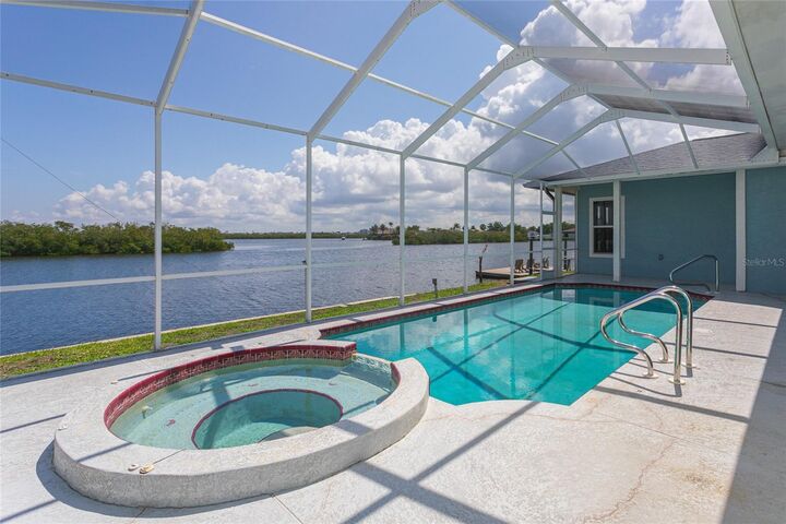 Property Photo:  5557 Bowline Bend  FL 34652 
